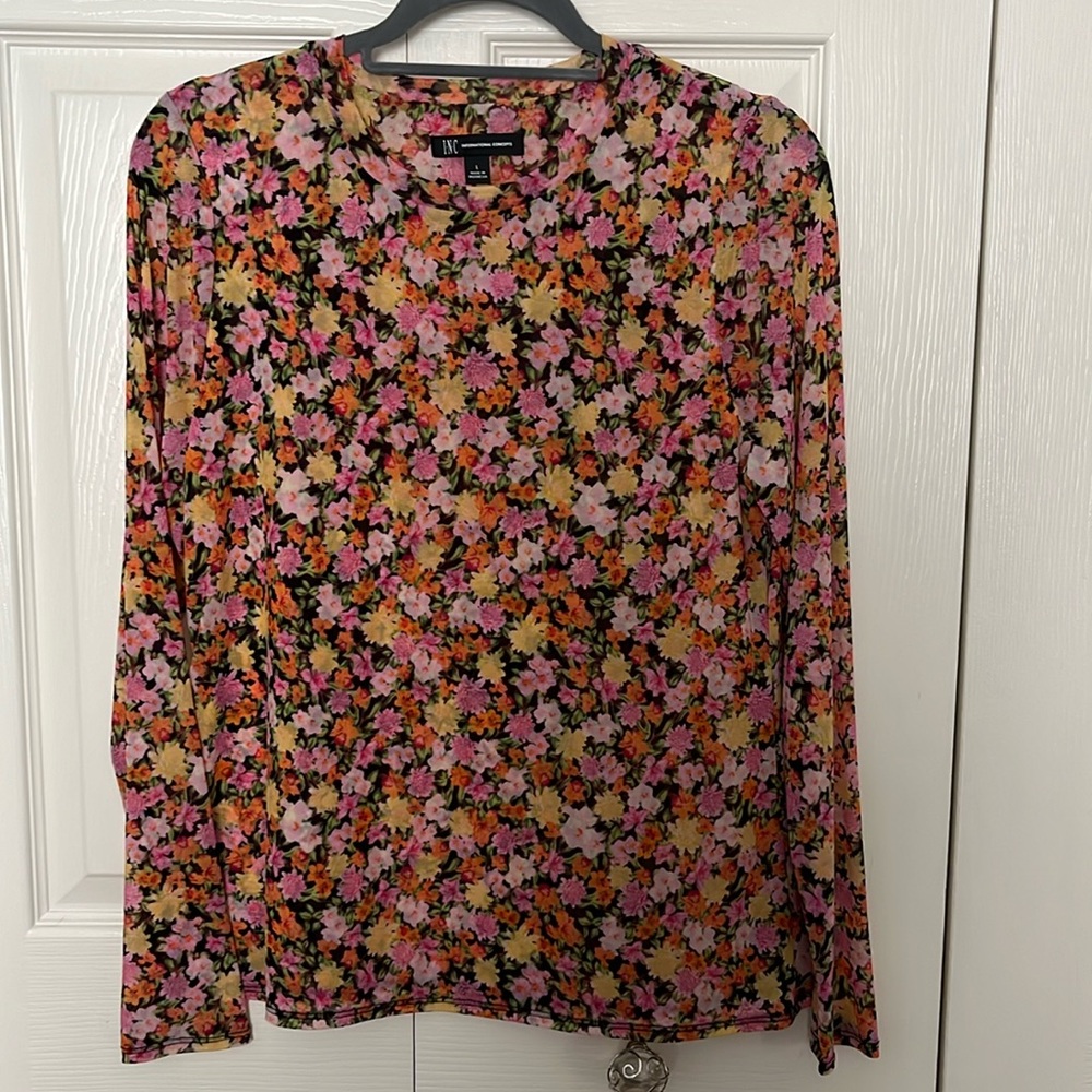 Mesh flower long sleeve top